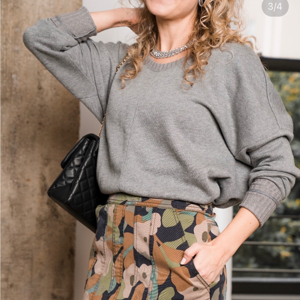 NWOT CAbi Heather Gray Cool Off Sweatshirt Cotton Size Medium Relaxed Fit